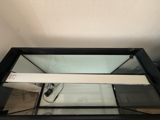 Acuario Fluval 125L y mueble. 80x