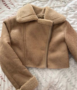 Chaqueta borreguito Stradivarius beige