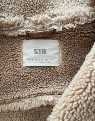 Chaqueta borreguito Stradivarius beige