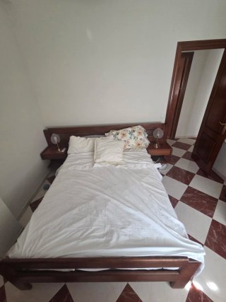 Cómoda de madera con cajones