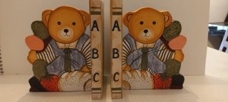 Reposalibros infantiles de madera