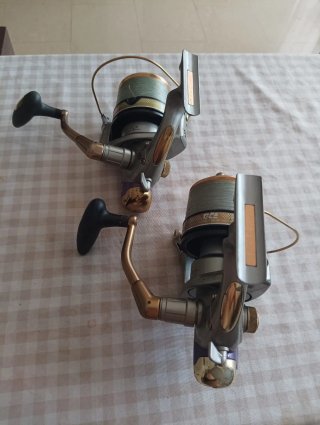 2 carretes de pesca con 3 bobinas c/u