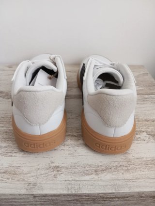 Zapatillas Adidas Blancas y Marrones