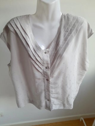 Camisa gris perla con botones