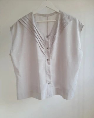 Camisa gris perla con botones