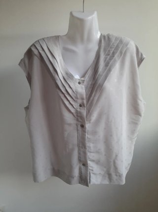Camisa gris perla con botones