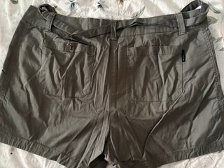 Shorts trekking mujer Quechua caqui talla XL nuevo