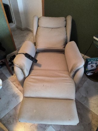 Sillón reclinable beige tela