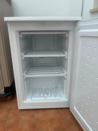 Congelador vertical blanco