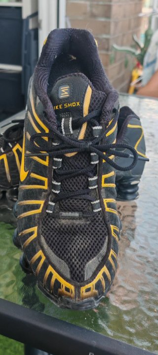 Nike Shox R4 Negro y Amarillo