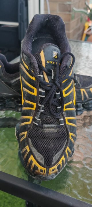 Nike Shox R4 Negro y Amarillo