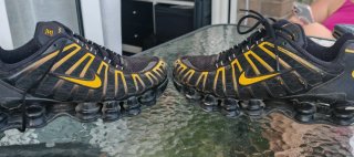 Nike Shox R4 Negro y Amarillo