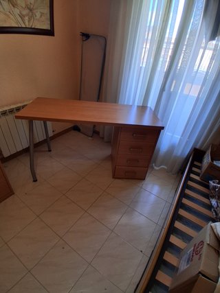 Escritorio y armario en perfecto estado