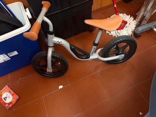 Bicicleta de equilibrio y patinete