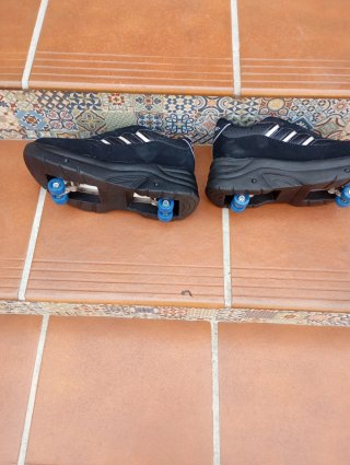 Zapatillas con ruedas negras varias tallas