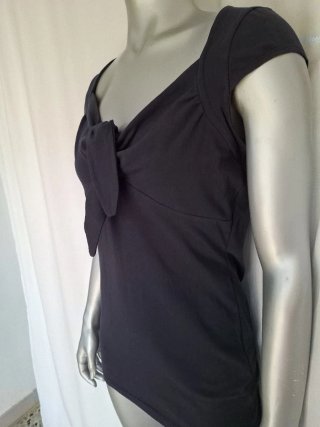 Camiseta Top Negro Nudo Delantero