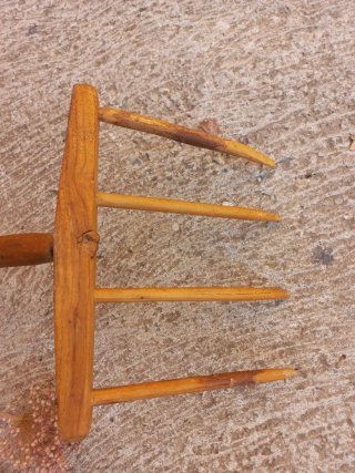 Horca de madera decorativa