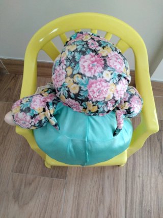 Muñeca de trapo con vestido floral