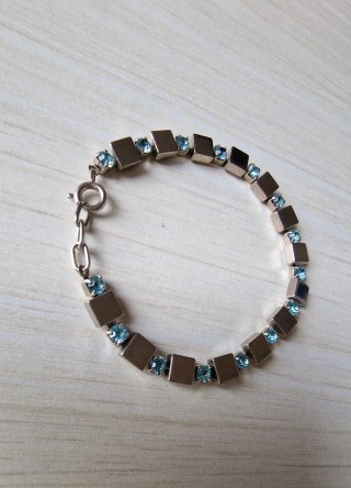 Braccialetto acciaio con strass celesti