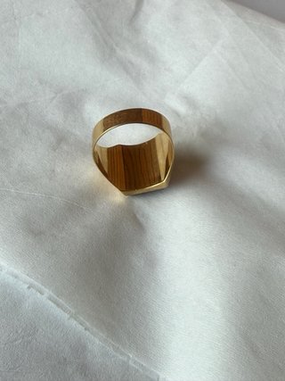 Anillo Oro con Piedra Roja  Talla 23 está perfecto