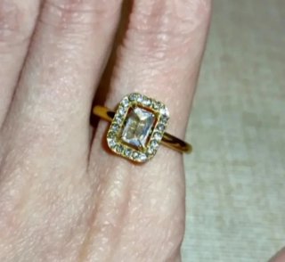 Anillo dorado acero inoxidable con brillante