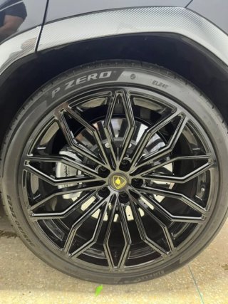 Lamborghini Urus 2025