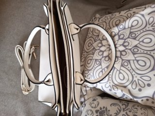 Bolso blanco espacioso