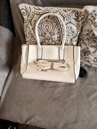 Bolso blanco espacioso
