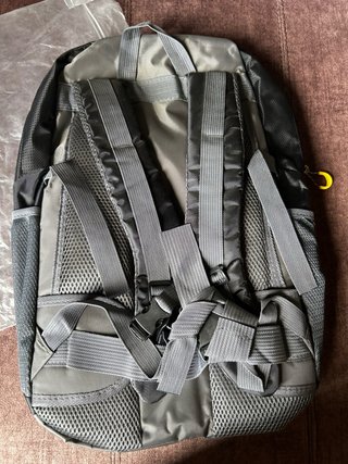 Mochila The North Face Negra y Naranja 50L
