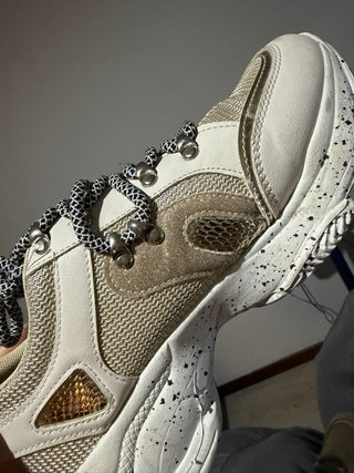 Zapatillas Beige y Blancas Talla 41