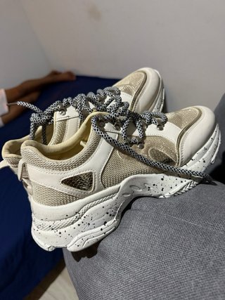 Zapatillas Beige y Blancas Talla 41