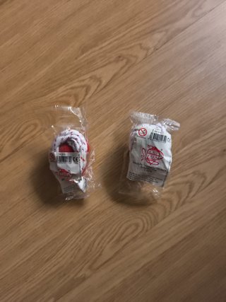 Pack 2 peonzas de madera vintage (azul y roja)