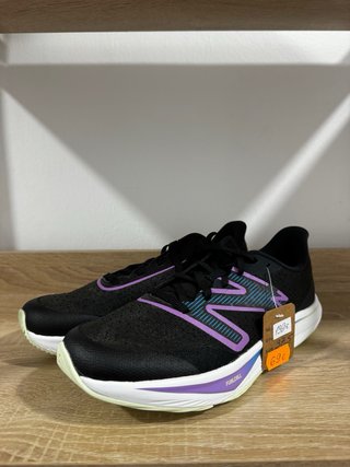 Zapatillas New Balance FuelCell Rebel v3 Talla 37.
