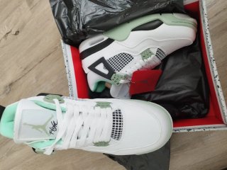 Zapatillas Jordan 4 Verde y Blanco