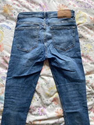 Pantalón vaquero Zara bordado