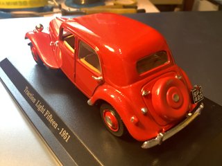 Coche Citroen Traction 1/43 Univer