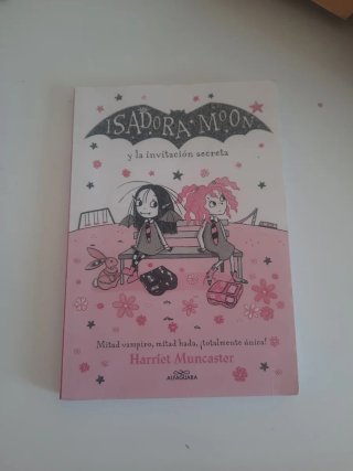Isadora Moon y la invitación secreta libro 12