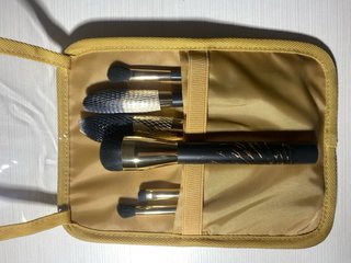 Set de brochas de maquillaje doradas