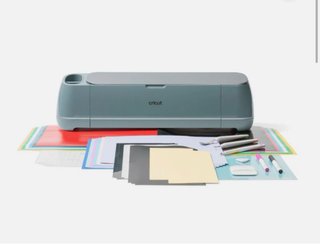 Cricut Maker 4 con accesorios