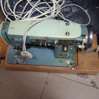 Máquina de coser Alfa