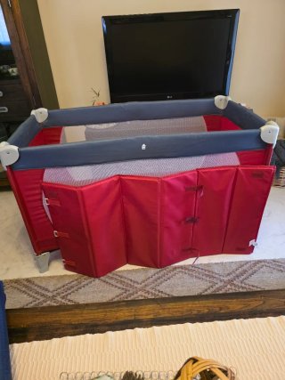 Cuna de viaje plegable roja