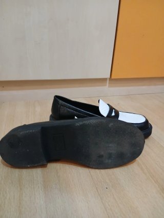 Mocasines Bershka negros y blancos