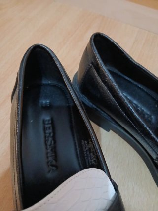 Mocasines Bershka negros y blancos