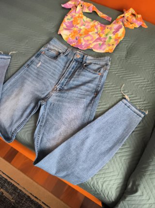 Conjunto Top Flores y Pantalón Vaquero
