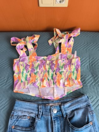 Conjunto Top Flores y Pantalón Vaquero