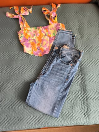 Conjunto Top Flores y Pantalón Vaquero
