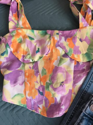 Conjunto Top Flores y Pantalón Vaquero