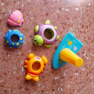 Juguete de baño para bebés
