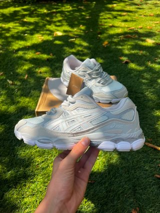 Zapatillas Asics Gel Blancas y Grises