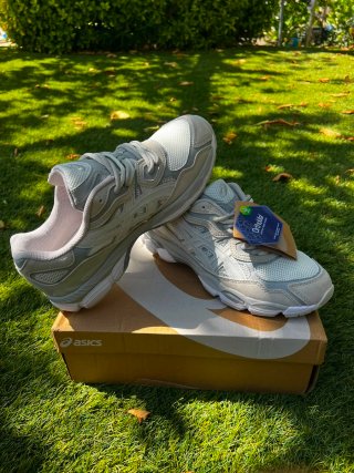 Zapatillas Asics Gel Blancas y Grises